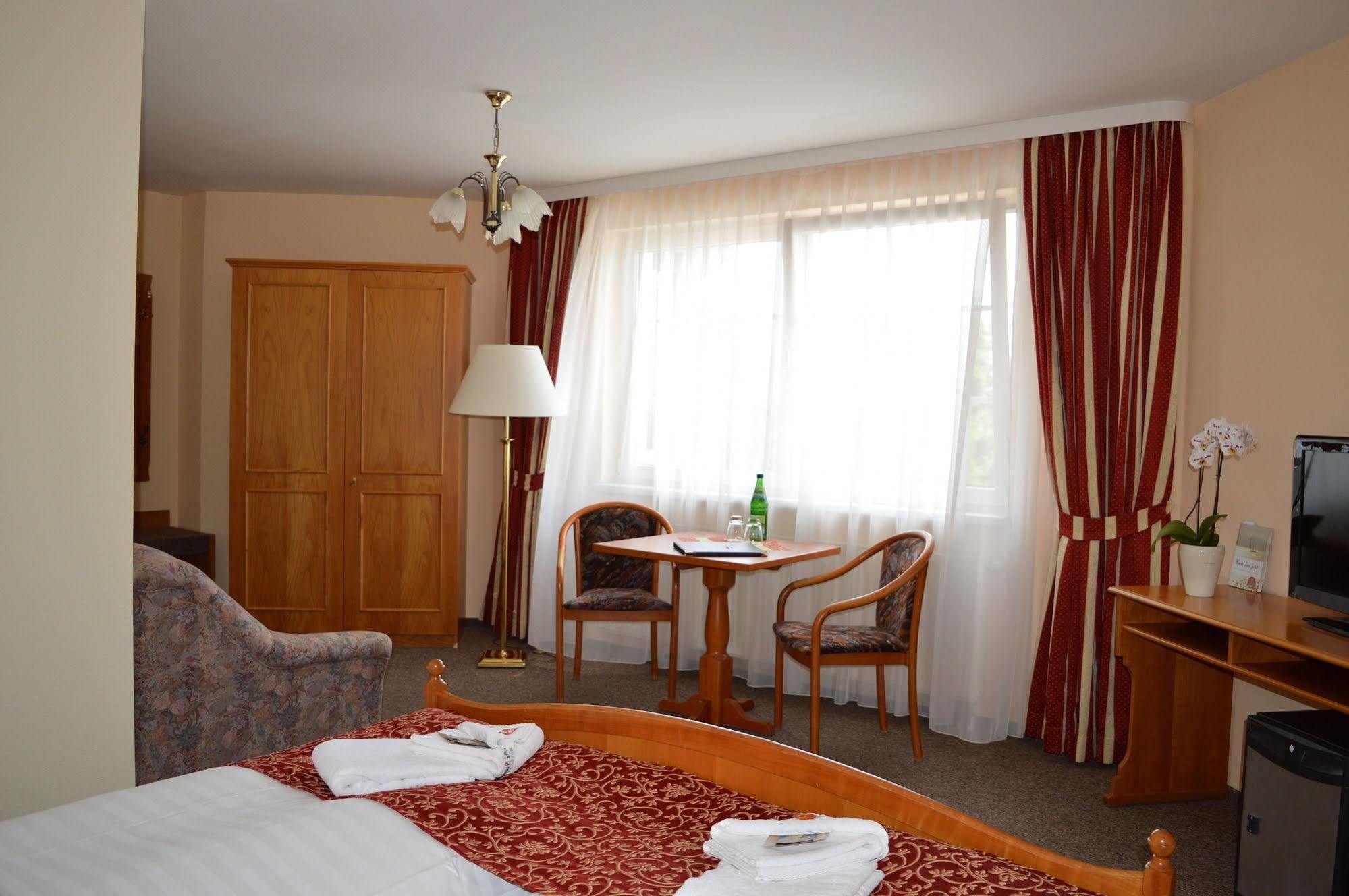 Hotel Auerhahn Masserberg Exterior foto